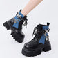 Bottes à Bout Rond avec Accent de Chaîne Papillon