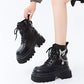 Bottes à Bout Rond avec Accent de Chaîne Papillon
