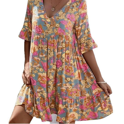 🌸 Une touche estivale chic : une robe à fleurs à col en V pour toutes les occasions🌞