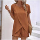 Ensemble deux pièces pour femme composé d'un haut asymétrique et d'un short, couleur unie