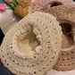🔥Élégant Chapeau de Paille au Crochet avec Détail à Volants✈️