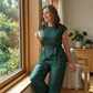 Ensemble chic composé d'un haut uni et d'un pantalon à jambes larges