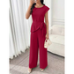 Ensemble chic composé d'un haut uni et d'un pantalon à jambes larges