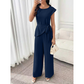 Ensemble chic composé d'un haut uni et d'un pantalon à jambes larges